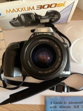 Minolta Maxxum 300si Black Camera